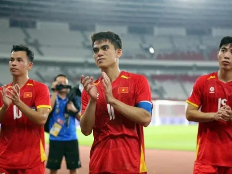 Khuất Văn Khang rời tuyển Việt Nam
