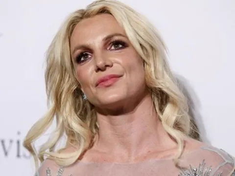 Britney Spears tiếp tục úp mở chuyện sinh con ở tuổi 44