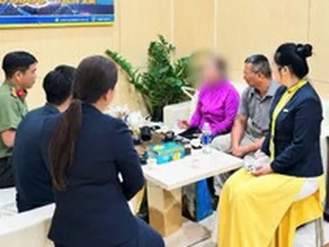 Bà cụ 72 tuổi đến Ngân hàng Nam Á giao dịch 350 triệu đồng, nhân viên phát hiện điều bất thường và lập tức báo công an
