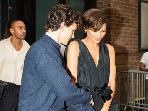 Tom Holland đã cứu Zendaya khỏi sự cố trang phục nghiêm trọng