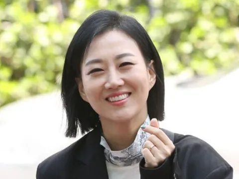 Jang Yoon Jung lần đầu lộ diện sau ồn ào liên quan đến mẹ ruột