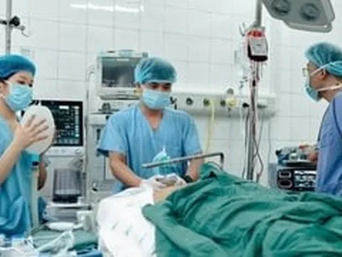 Bộ Y tế hỏa tốc chỉ đạo cứu nạn vụ xe khách lao khỏi cao tốc lúc nửa đêm
