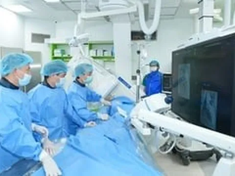 Hạnh phúc của người mẹ có con trai 7 tuổi được 'sửa tim' tại quê nhà
