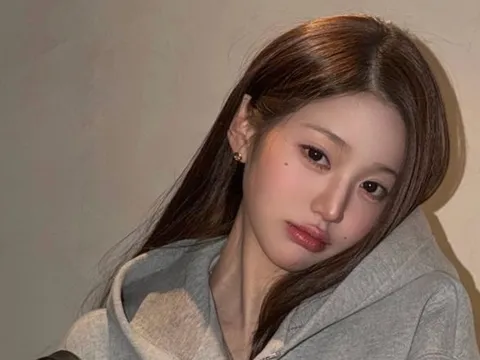 Jang Wonyoung (IVE) đăng ảnh khoanh tay giữa tranh cãi thái độ, phản ứng gây chú ý