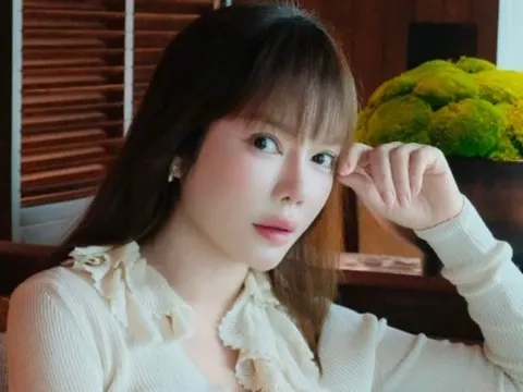 Sao Việt: Lý Nhã Kỳ khoe nhan sắc ngọt ngào, Thùy Lâm hack tuổi với sơ mi trắng