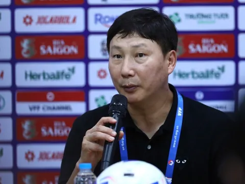 HLV Kim: Đình Bắc cạnh tranh với Xuân Son là điều tốt