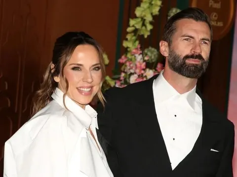 Nữ ca sĩ Mel C (Spice Girls) bí mật kết hôn với bạn trai người mẫu, váy cưới do Victoria Beckham thiết kế