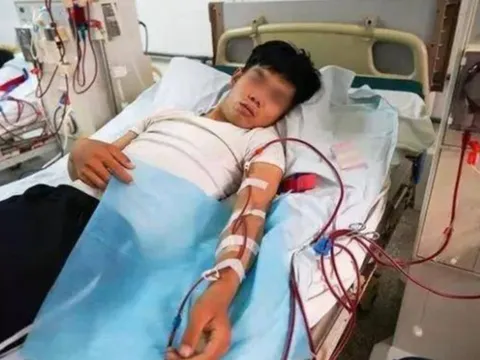 Thiếu niên 17 tuổi suýt mất mạng sau khi bị thứ nước "cực độc" bắn lên người