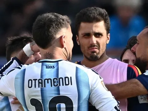 Otamendi nổi nóng với Rodri