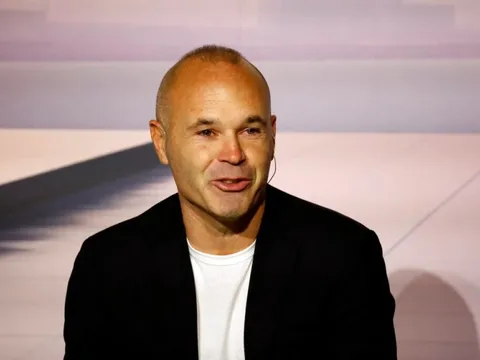 Iniesta: 'Quá khó để vô hiệu hóa Messi'