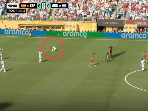 Sao Argentina giả chấn thương để cứu Enzo Fernandez