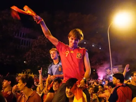 Bi kịch sau lễ mừng vô địch World Cup của Tây Ban Nha
