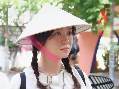 Song Ji Hyo bất ngờ vướng tranh cãi trên mạng xã hội
