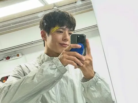 Park Bo Gum công bố loạt ảnh đặc biệt