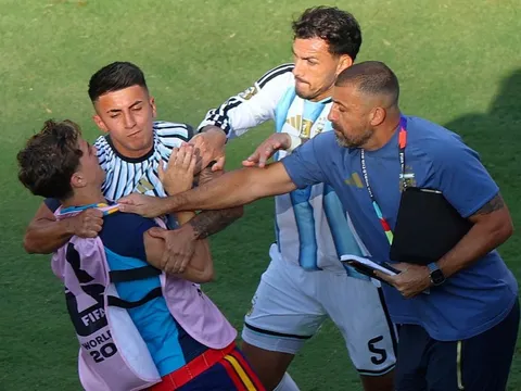 Paredes thoát thẻ đỏ