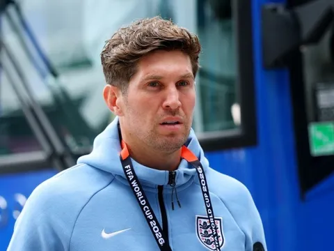 Hai ông lớn thành London tranh 'món hời' John Stones