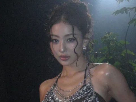 Jihyo (TWICE) gây sốt với tạo hình gợi cảm, chị gái Gong Seung Yeon cũng phải thốt lên