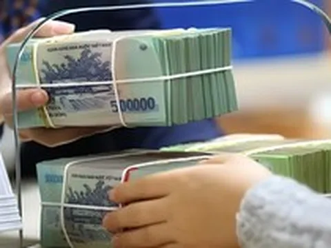 Gửi ngân hàng 120 triệu: Mỗi tháng gửi 10 triệu khác gì gom lại gửi một lần?