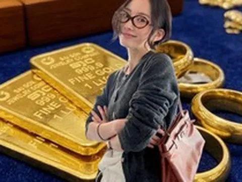 Có nên bán vàng lấy tiền gửi ngân hàng?