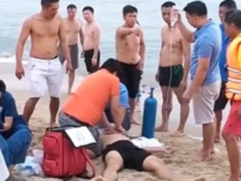 5 y bác sĩ cứu sống du khách ngừng tim trên bãi biển Nhật Lệ