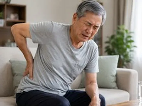 Âm thầm chịu đau 6 tháng vì sợ phiền con, cụ ông bỏ lỡ cơ hội điều trị vàng
