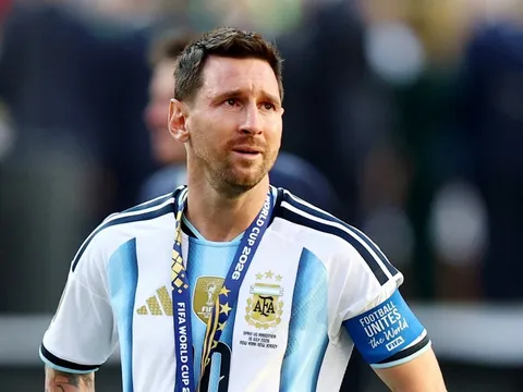 Argentina 'thỉnh cầu' Messi