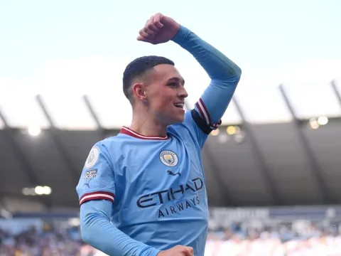 AC Milan và Barcelona để mắt tới Phil Foden