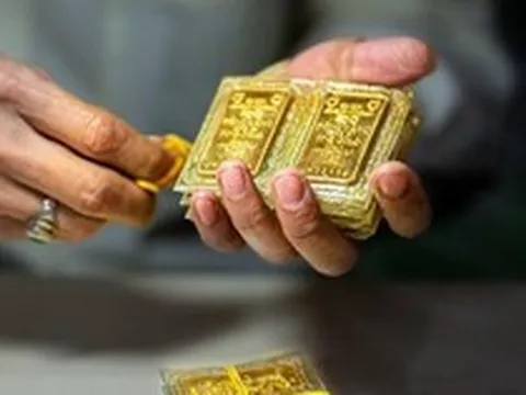 Rút sổ tiết kiệm để mua vàng, nhiều người lỗ đậm