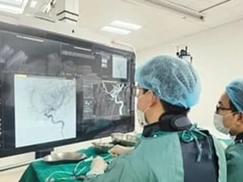 Đau đầu suốt nhiều năm, người phụ nữ phát hiện 'quả bom nổ chậm' trong não