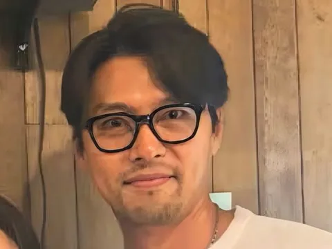 Hyun Bin lộ diện với gương mặt râu ria rậm rạp