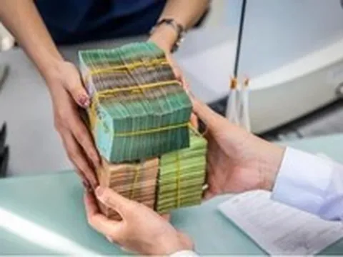 Vợ có được rút tiền trong sổ tiết kiệm đứng tên chồng?