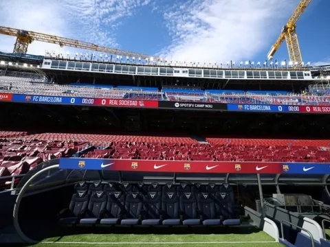 Tai nạn chết người trong lúc nâng cấp sân Camp Nou