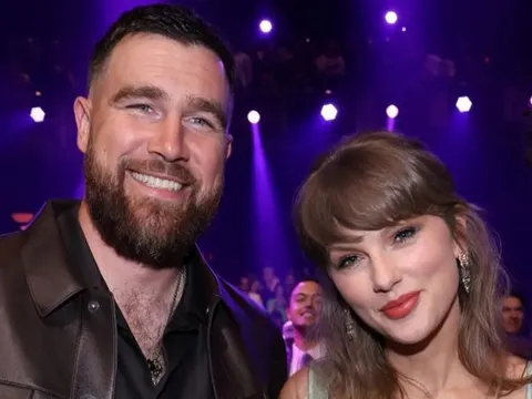 Chị dâu Travis Kelce lần đầu tiết lộ về đám cưới của Taylor Swift