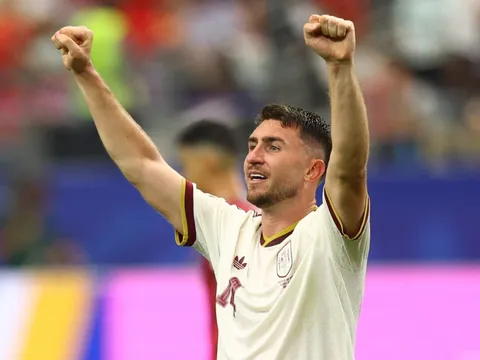 Barcelona ra quyết định với Laporte
