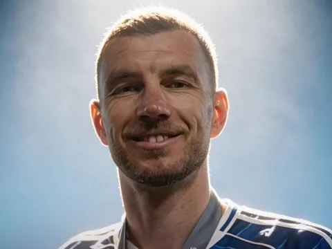 Dzeko gây ngỡ ngàng ở tuổi 40