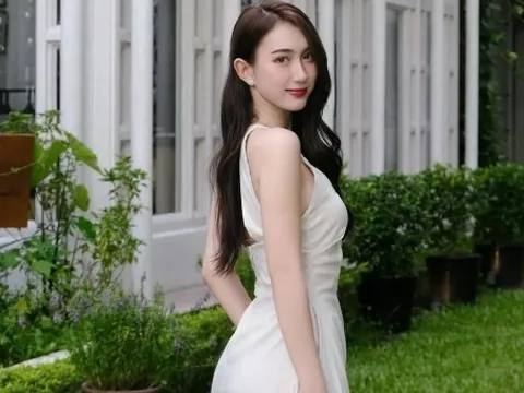 Vẻ gợi cảm, cuốn hút của diễn viên bị ghét nhất phim Dưới ô cửa sáng đèn