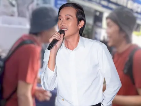 Xôn xao clip NSƯT Hoài Linh mang balo đi giữa chợ, thái độ khán giả xung quanh gây ngỡ ngàng