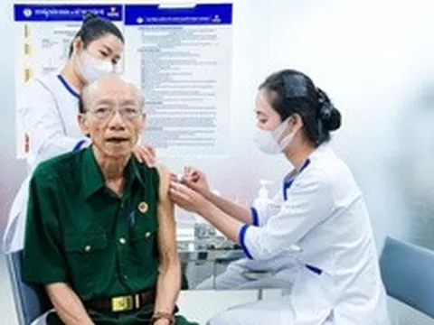 VNVC trao tặng 10.000 liều vaccine cúm tri ân người có công dịp 27/7
