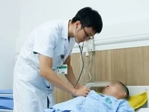 Ngừng tim trên bàn can thiệp, người đàn ông được cứu sống sau 50 phút nghẹt thở