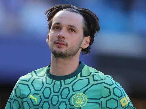 Thủ môn dự bị Man City tạo kỷ lục chuyển nhượng
