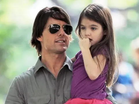 Con gái Tom Cruise cắt đứt mối liên hệ pháp lý với cha ruột