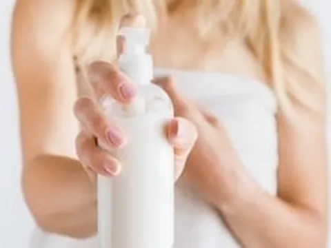 Hai lô mỹ phẩm tắm gội bị thu hồi khẩn