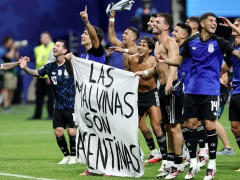 Cầu thủ Argentina thuê an ninh riêng sau khi loại tuyển Anh