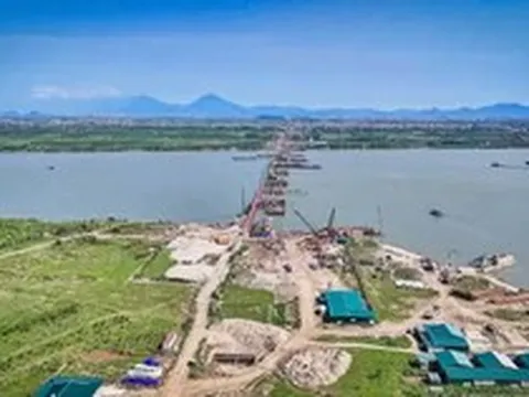 Tiến độ thi công 7 cây cầu vượt sông Hồng ra sao?