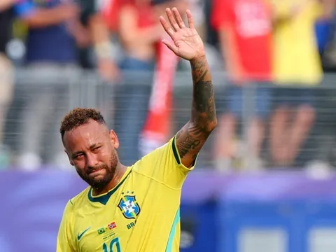 Neymar từ giã tuyển Brazil