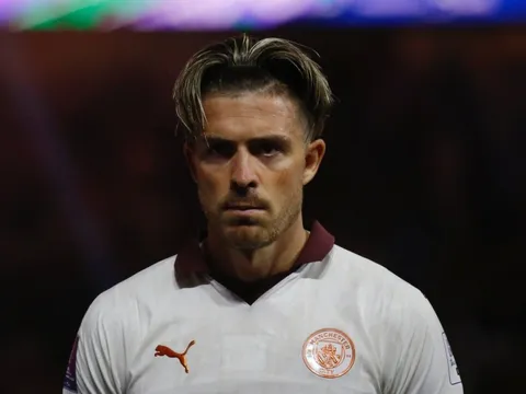 Grealish tập luyện ở CLB hạng hai Tây Ban Nha