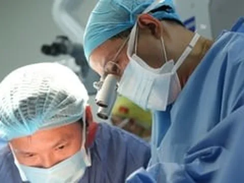 Ca ghép dương vật đầu tiên: 2 đề nghị đặc biệt khiến êkíp bác sĩ Việt Đức xúc động