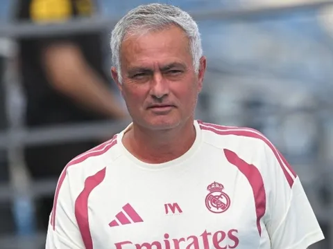 Mourinho sốt ruột vì hàng thủ Real Madrid