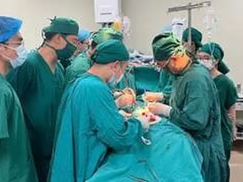 160 phút căng thẳng trong phòng phẫu thuật để cứu nữ bệnh nhân ngã từ tầng cao