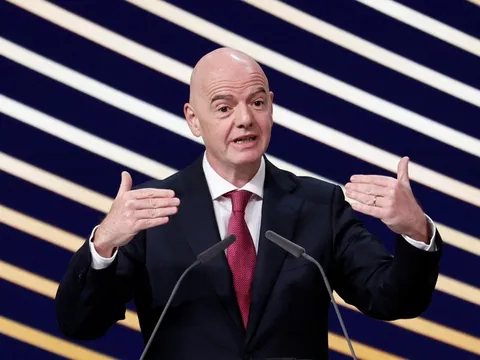 Infantino bên bờ vực mất ghế